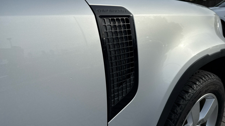 Land Rover Defender 90 Diesel 3.0 D200 Hard Top Auto